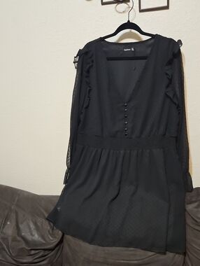Boohoo Black Long Sleeve V-Neck Ruffle Detail Dress